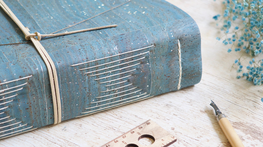 Carnet de notes artisanal avec une couverture en tissu de liège naturel