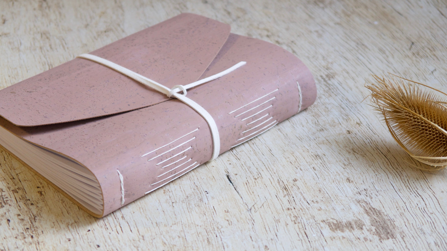 Carnet d'écriture A5 personnalisable couverture liège fait main
