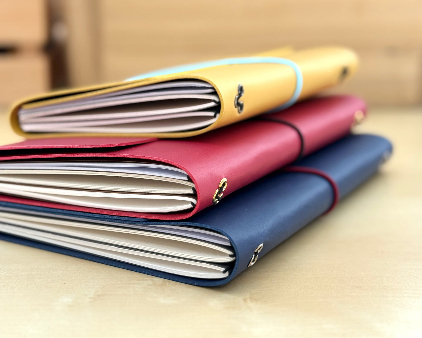 Carnet rechargeable fait main en matière végétale à base de pomme, couleurs et formats au choix