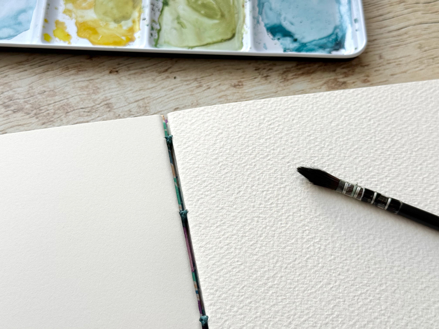 Carnet d'aquarelle Découverte Arches 3 grains - Reliure copte - Camélias saumon violet