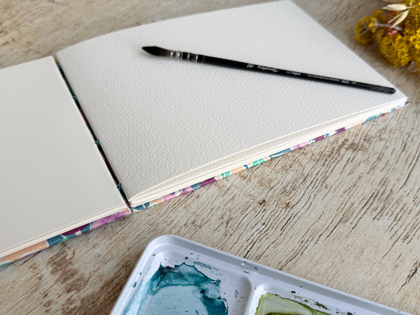 Carnet d'aquarelle Découverte Arches 3 grains - Reliure copte - Camélias saumon violet