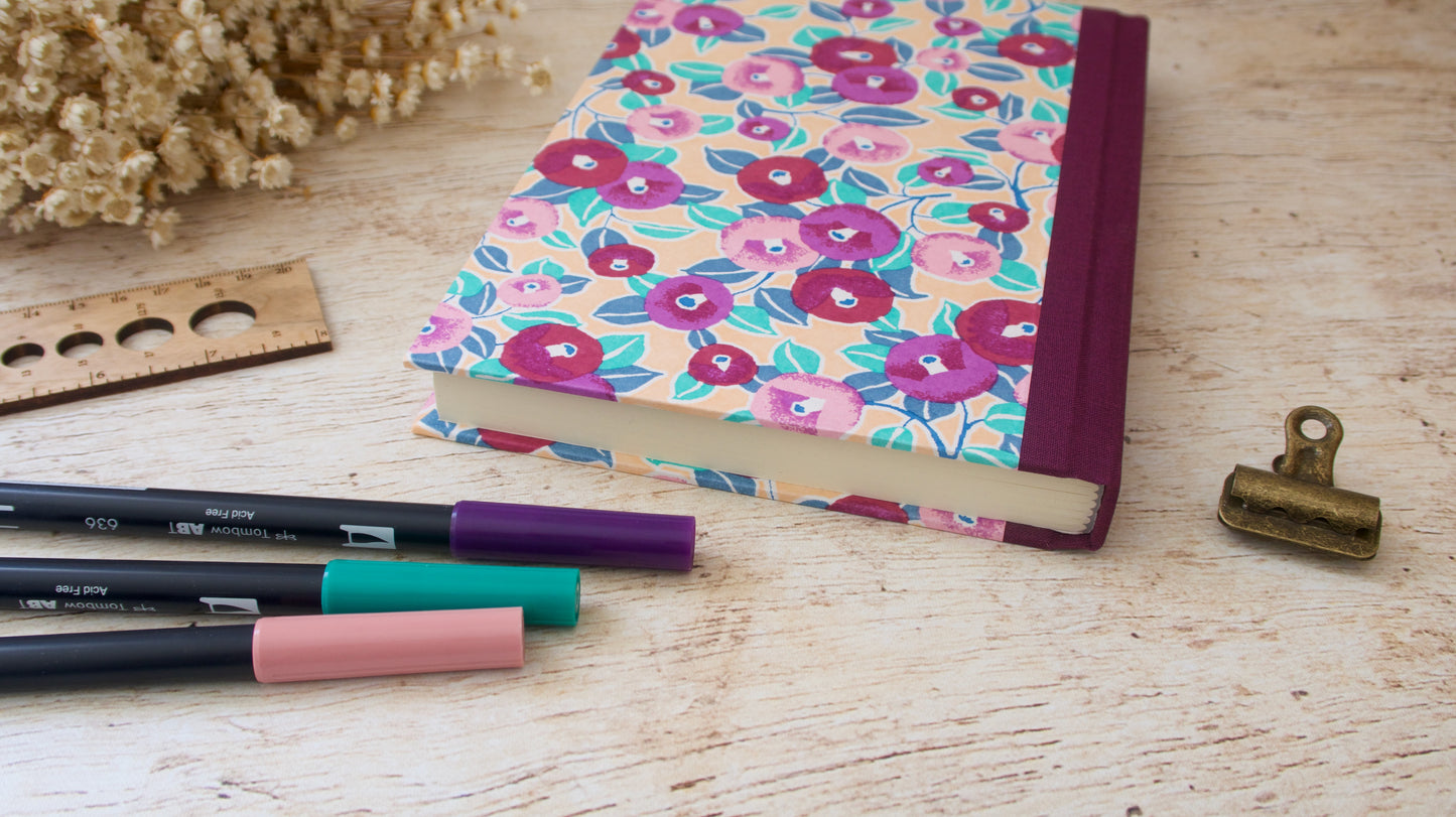 Bullet journal A5 fait main – carnet à points – Camélias saumon violet