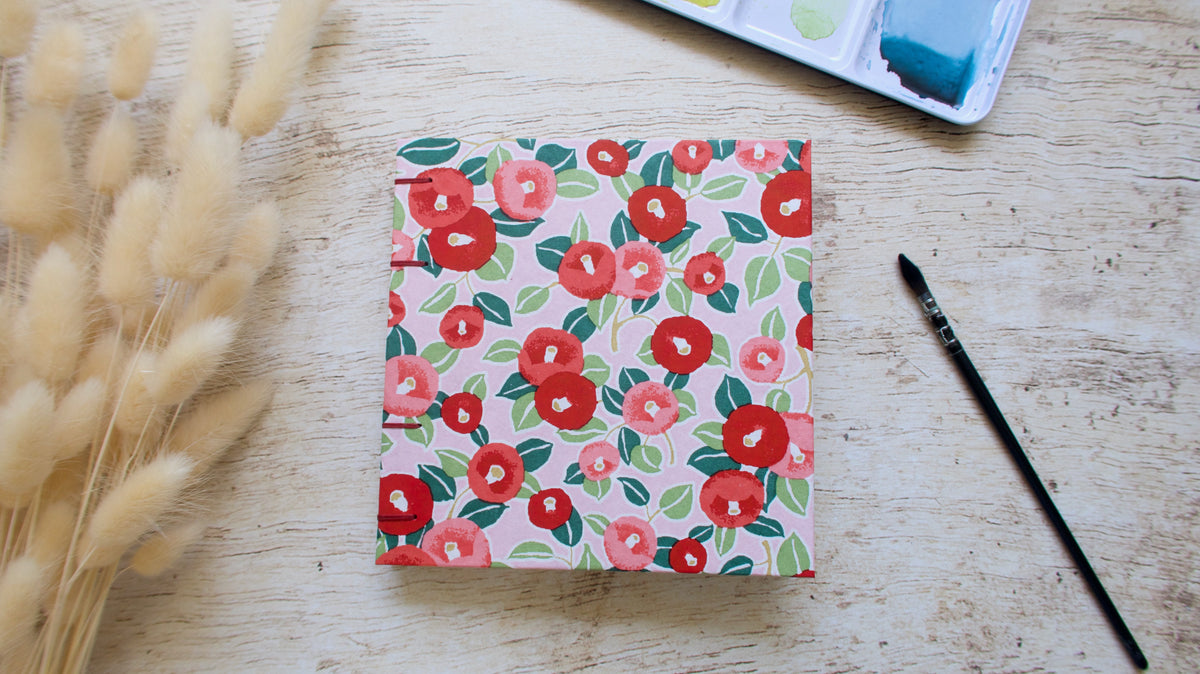 carnet d'aquarelle et sa reliure copte fait main, couverture en papier japonais