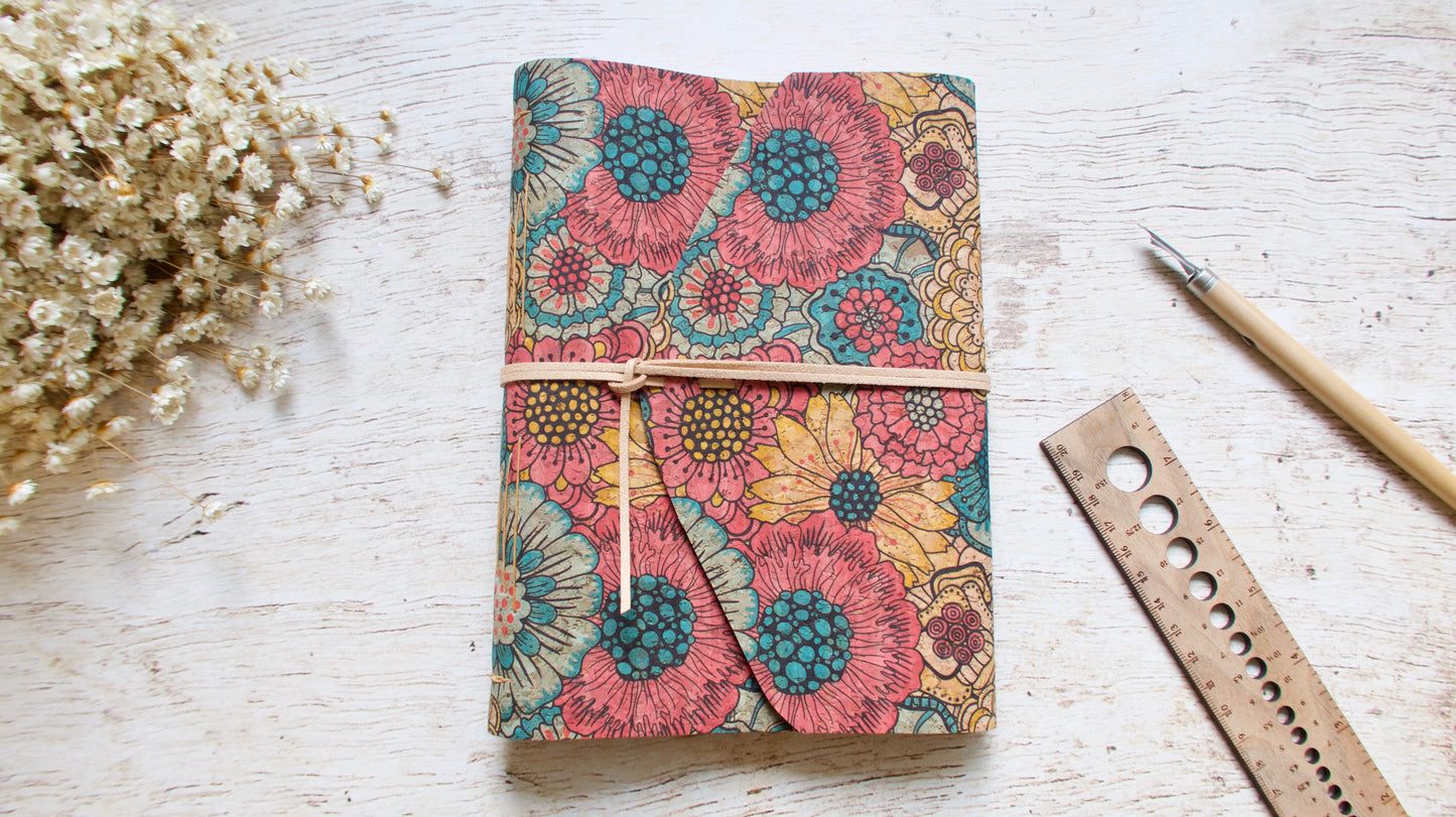 Carnet notes artisanal fait main format A5 couverture en liège à motif chrysanthèmes