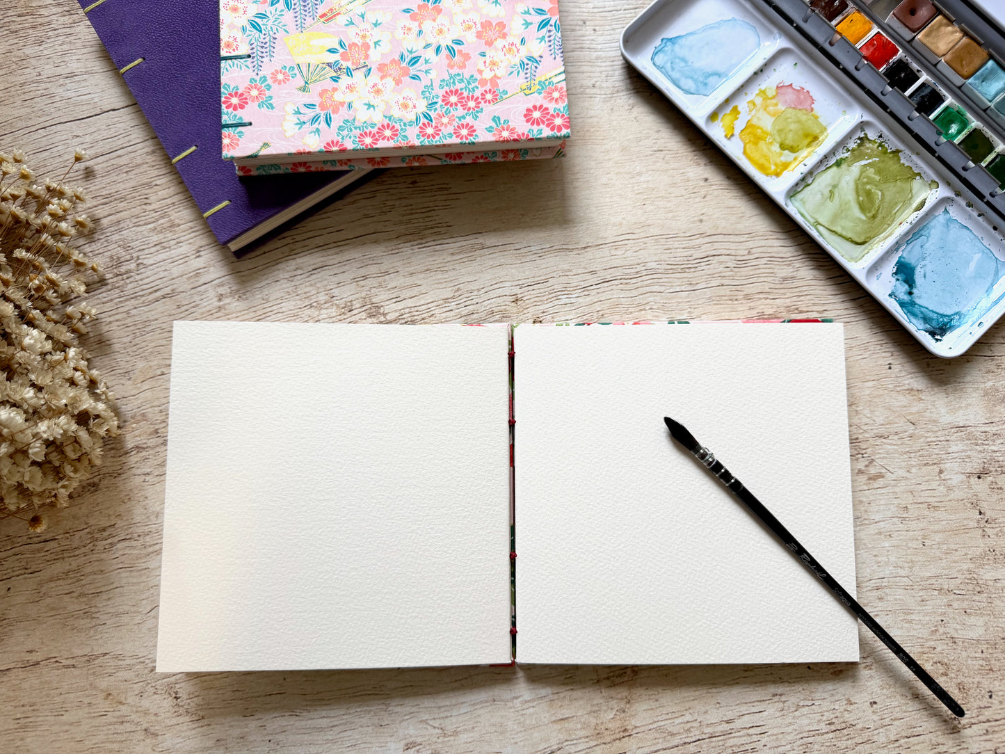 Carnet d'aquarelle carré 15 cm personnalisable fait main, papier au choix 300 g, reliure copte, fabriqué sur commande