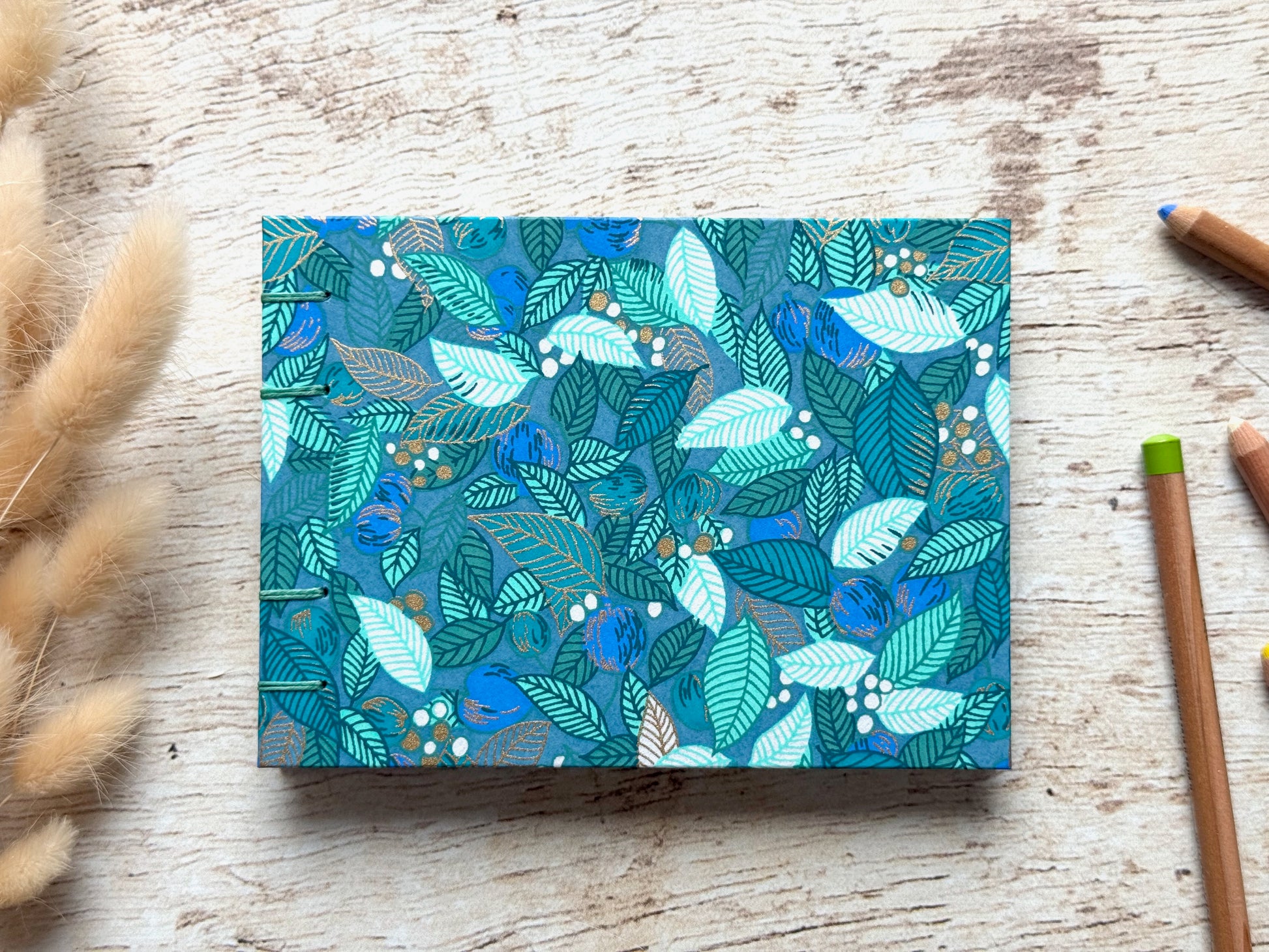 Carnet de croquis A6 paysage reliure copte fait main Feuilles baies fruits bleu canard