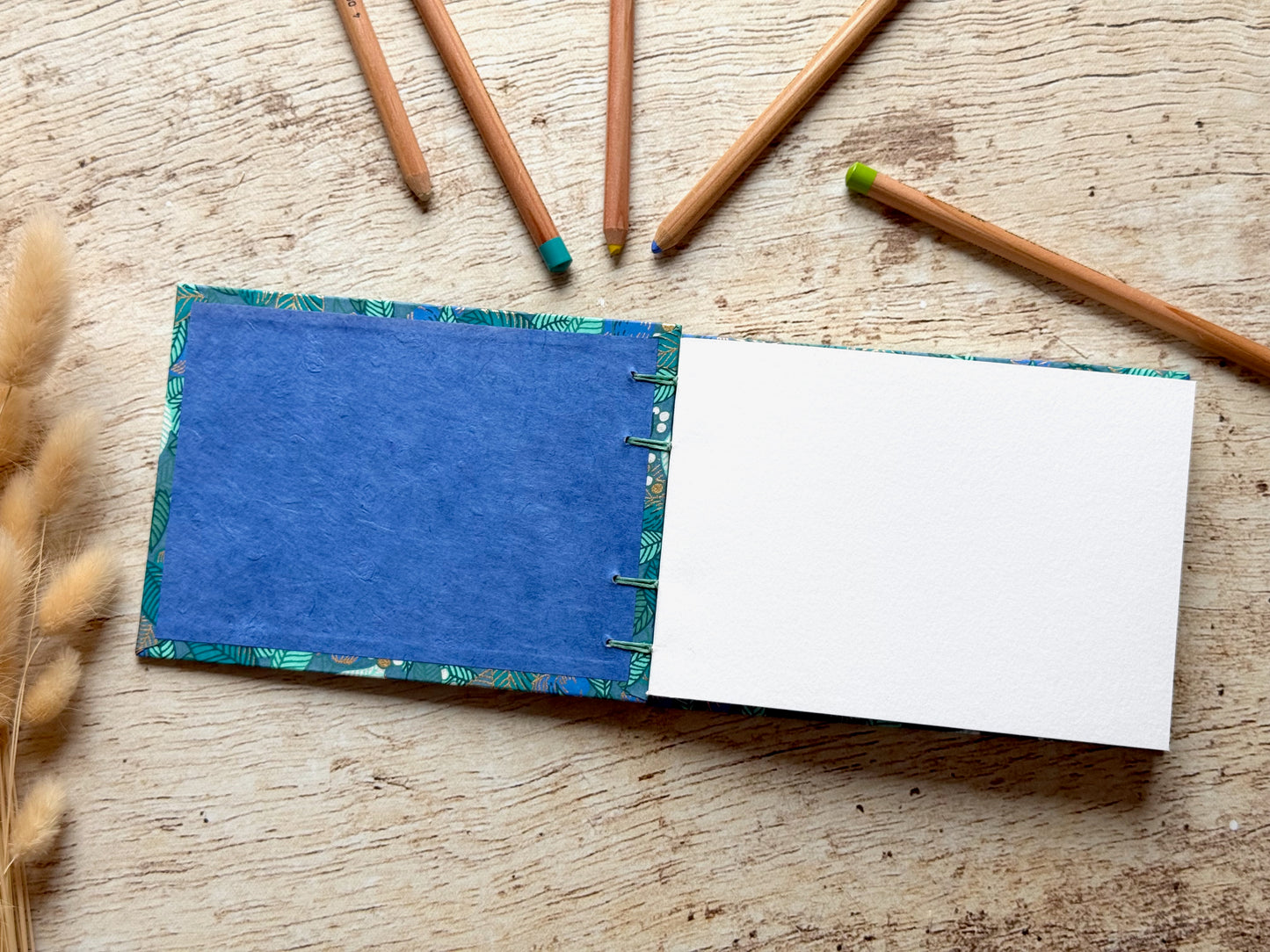 Carnet de croquis A6 paysage – reliure copte – fait main - Feuilles baies fruits bleu canard