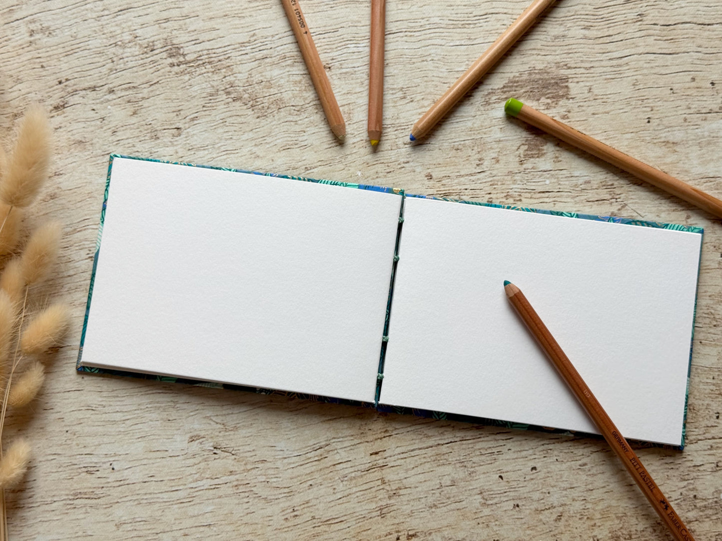 Carnet de croquis A6 paysage – reliure copte – fait main - Feuilles baies fruits bleu canard