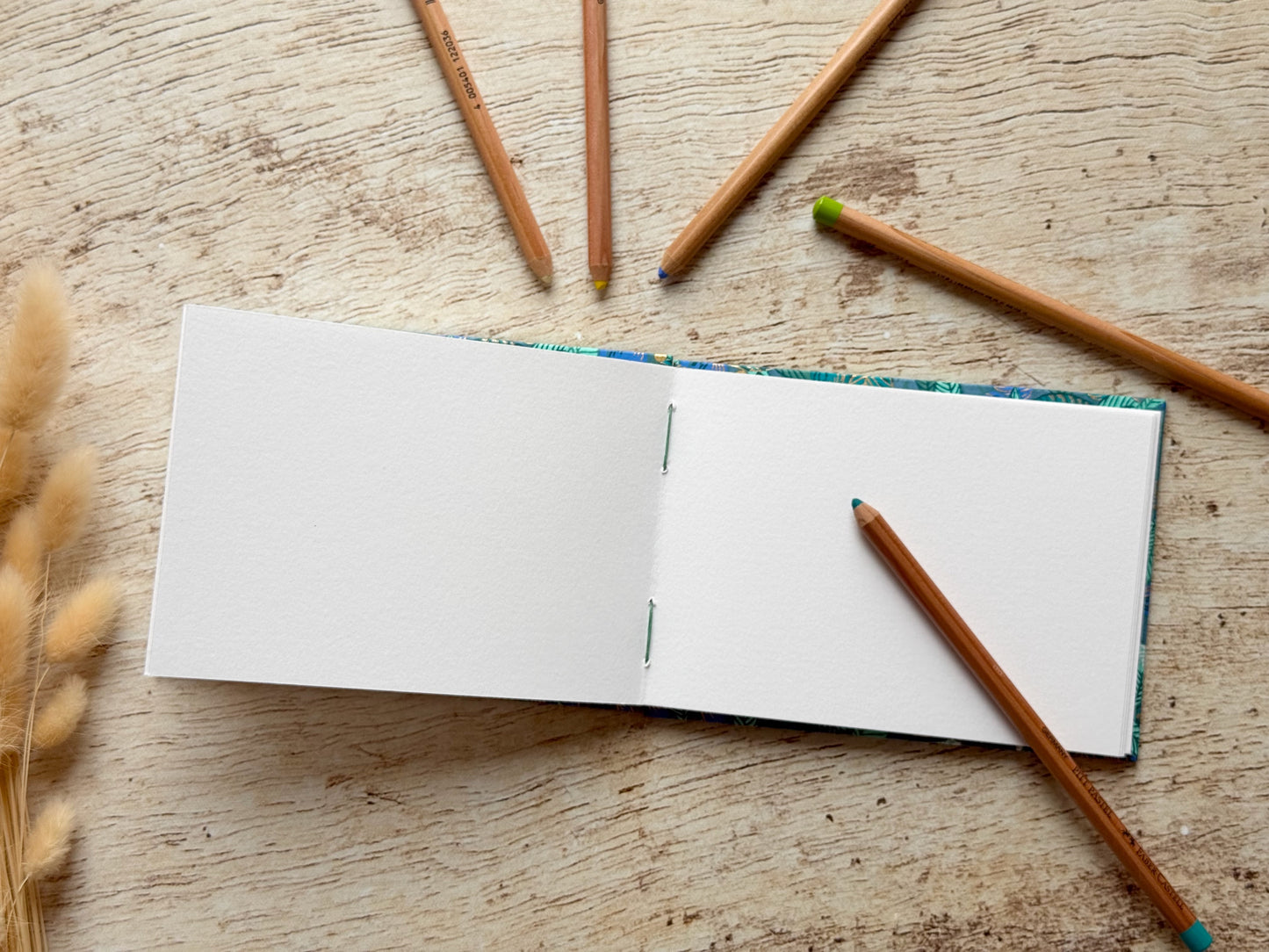 Carnet de croquis A6 paysage – reliure copte – fait main - Feuilles baies fruits bleu canard
