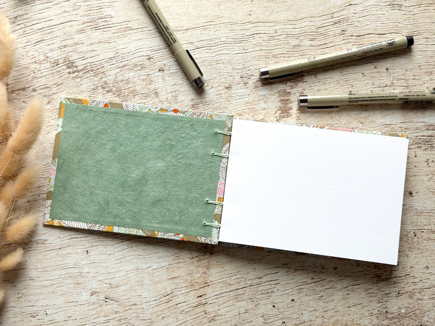 Carnet de croquis A6 paysage – reliure copte – fait main - Feuilles baies fruits sauge