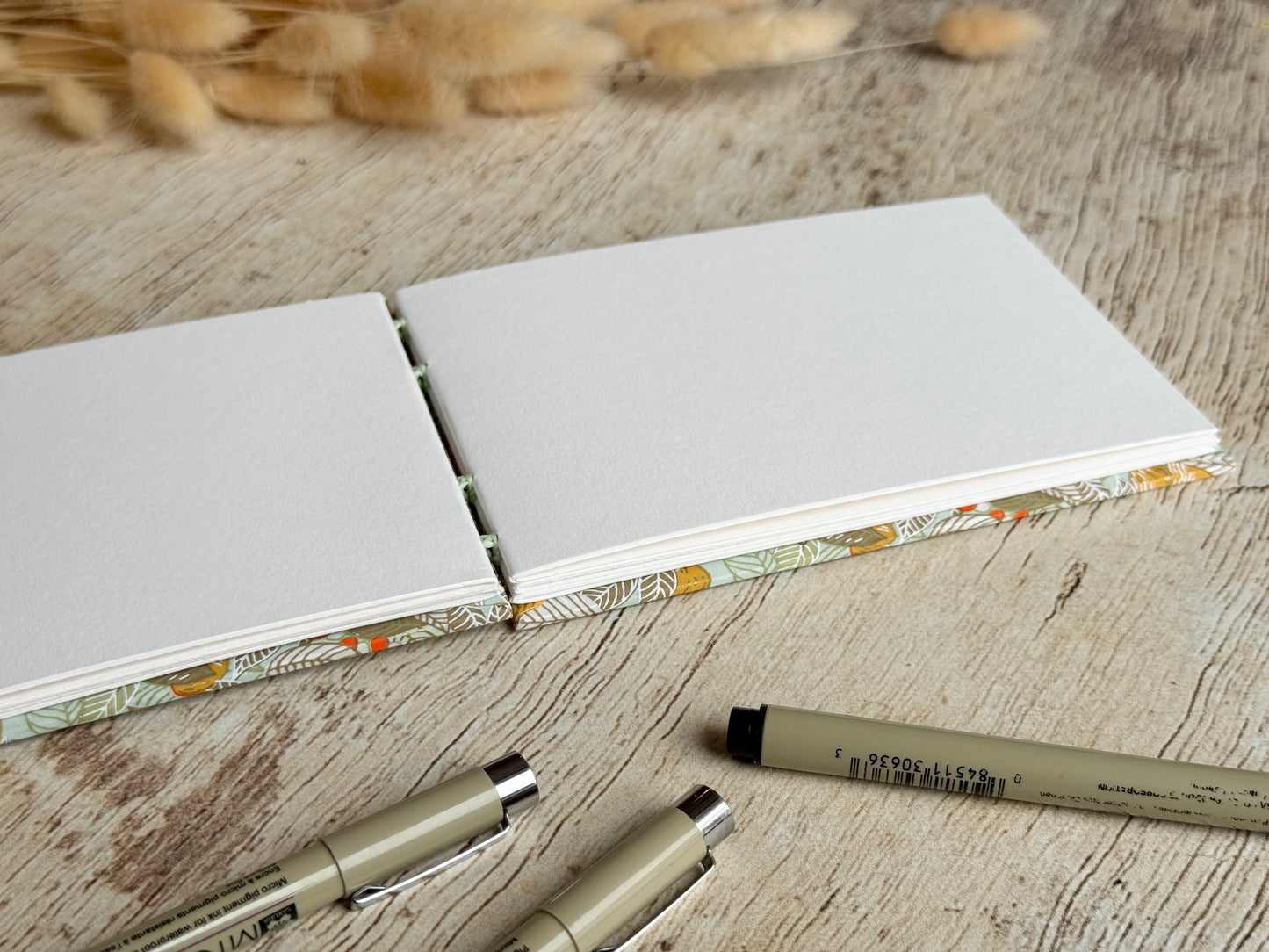 Carnet de croquis A6 paysage – reliure copte – fait main - Feuilles baies fruits sauge