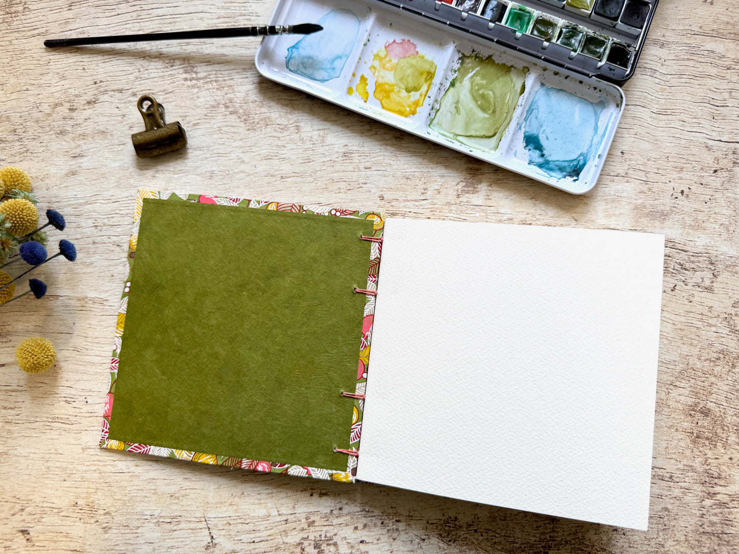 Carnet d’aquarelle carré 15 × 15 cm - Papier Fabriano Artistico - Feuilles baies fruits sur vert