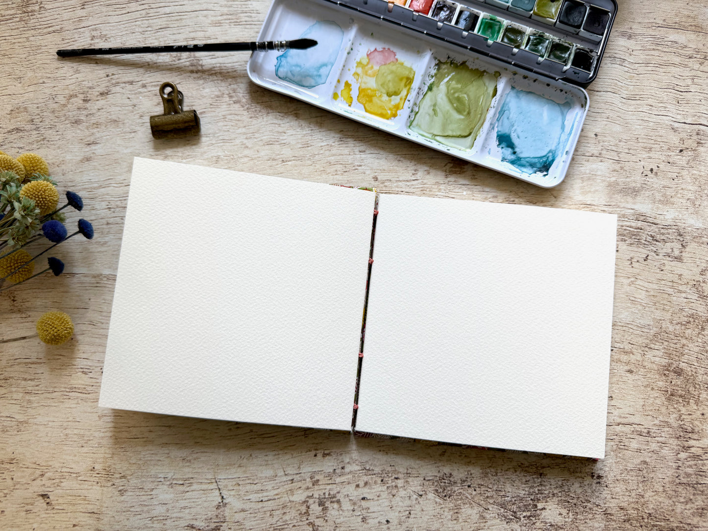 Carnet d’aquarelle carré 15 × 15 cm - Papier Fabriano Artistico - Feuilles baies fruits sur vert