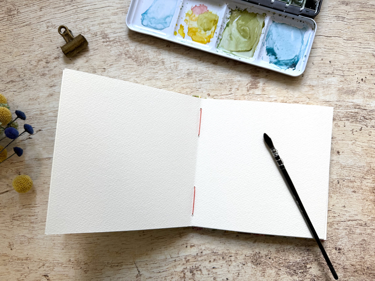 Carnet d’aquarelle carré 15 × 15 cm - Papier Fabriano Artistico - Feuilles baies fruits sur vert