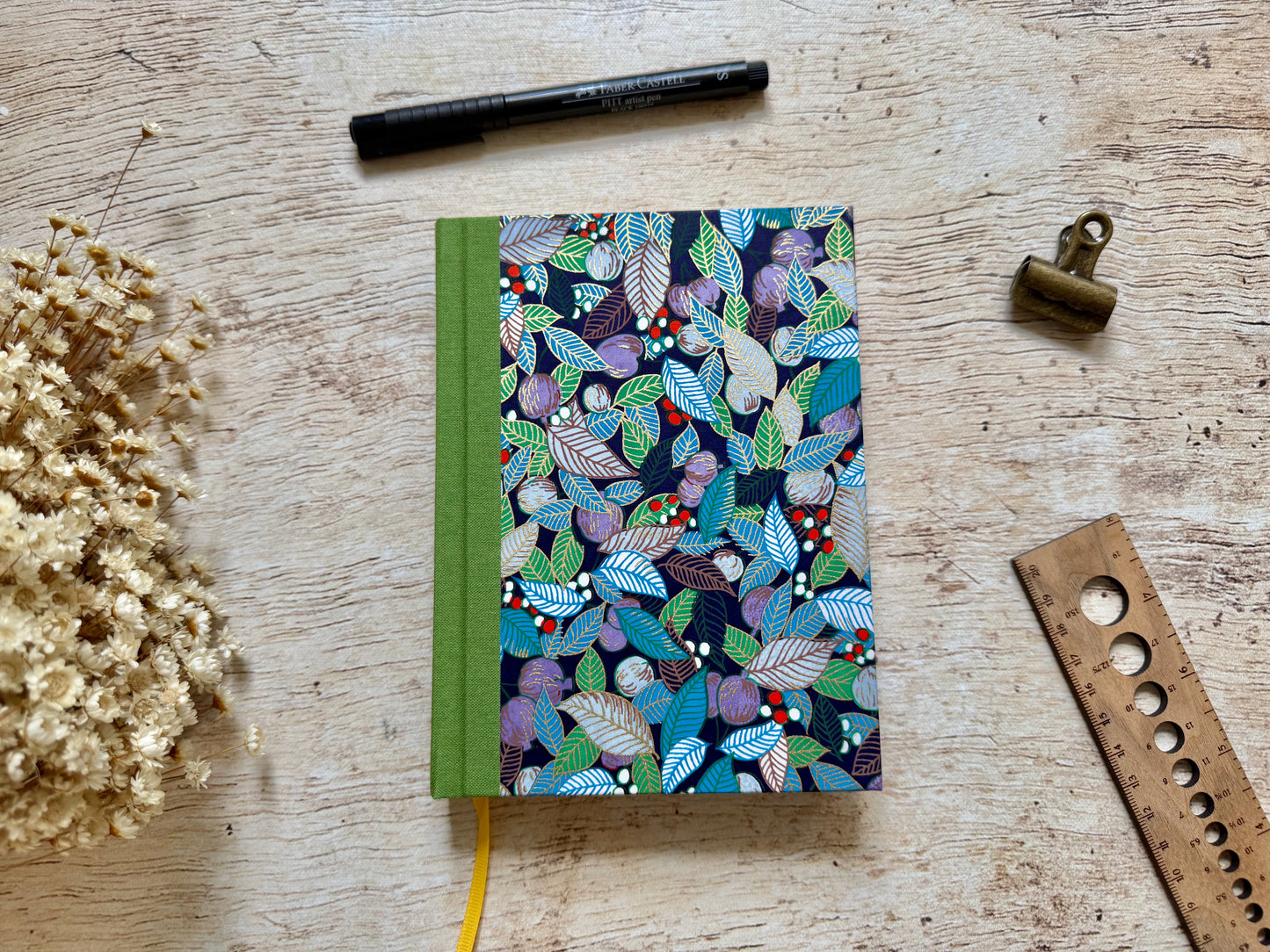 agenda perpétuel artisanal, dos toile de reliure, format 12,5x17 cm