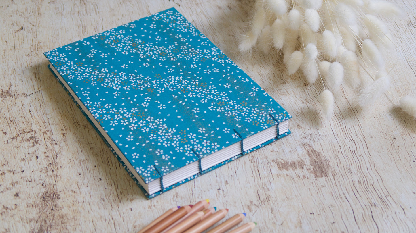 Carnet de croquis A5 paysage ou portrait – reliure copte – fait main - Fleurs au vent bleu canard