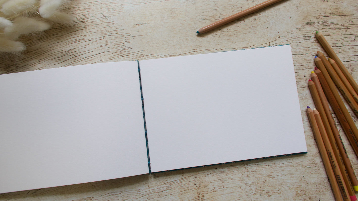 Carnet de croquis A5 paysage ou portrait – reliure copte – fait main - Fleurs au vent bleu canard