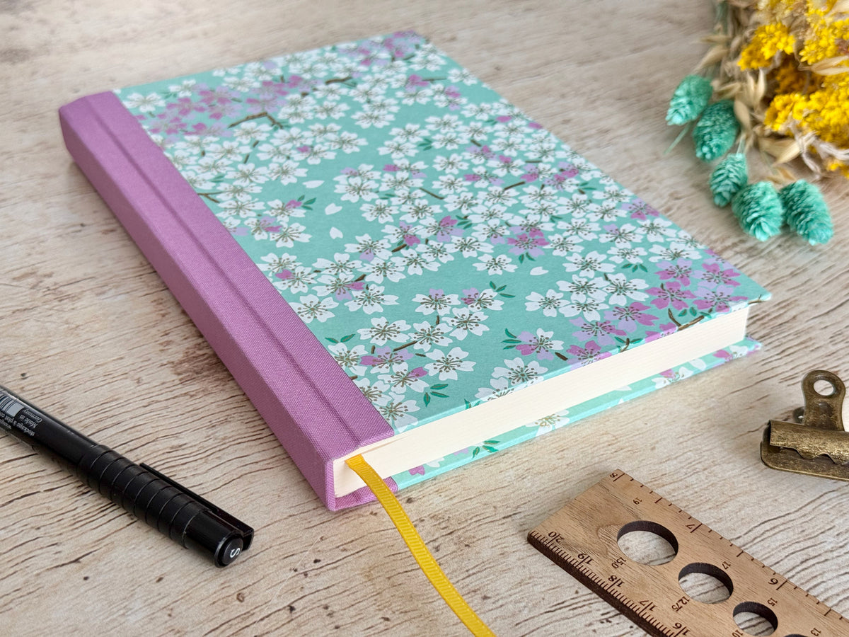 Agenda perpétuel A5 - Fleurs de cerisier vert menthe
