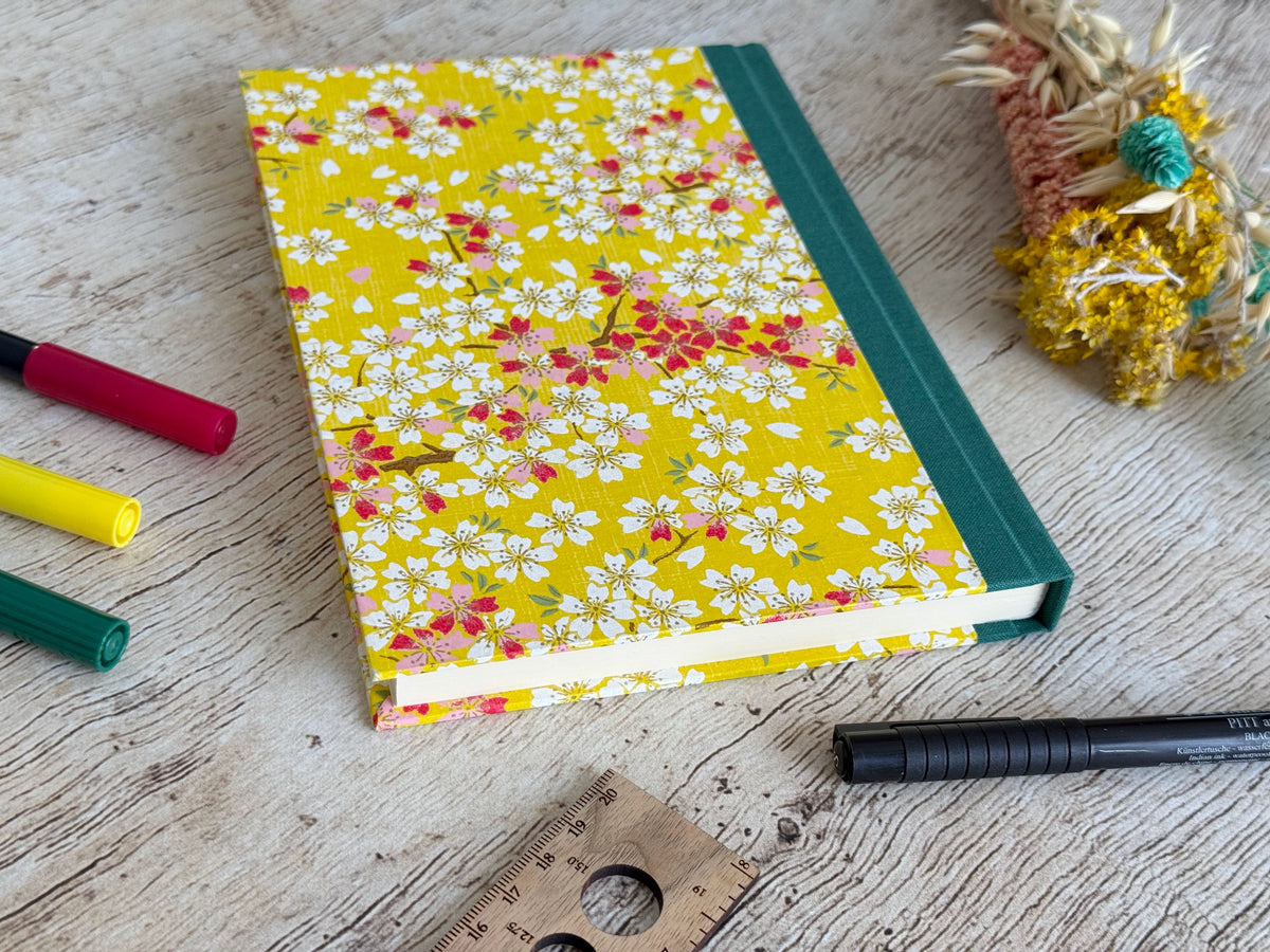 Bullet journal A5 fait main – carnet à points – Fleurs de cerisier jaune
