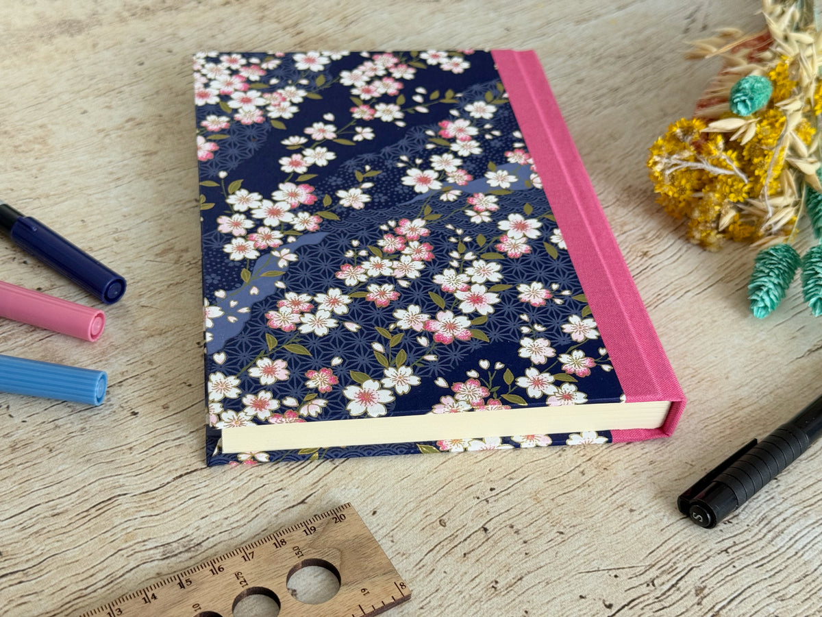 Bullet journal A5 fait main – carnet à points – Fleurs de cerisier motifs violets