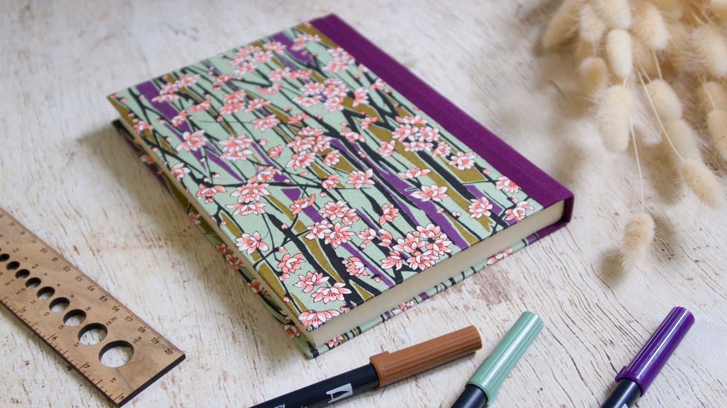 Bullet journal A5 fait main – carnet à points – papier japonais Branches et fleurs roses