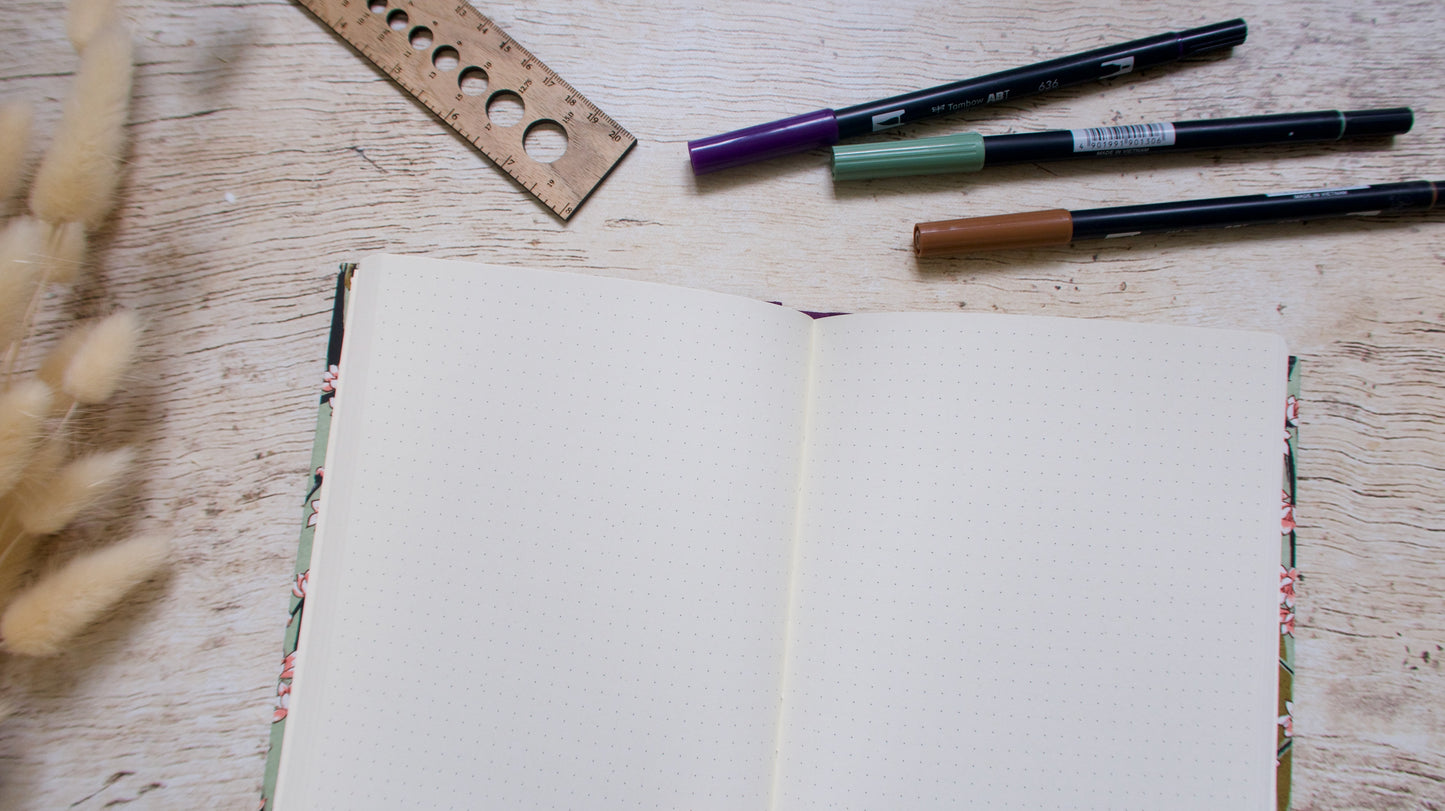 Bullet journal A5 fait main – carnet à points – papier japonais Branches et fleurs roses
