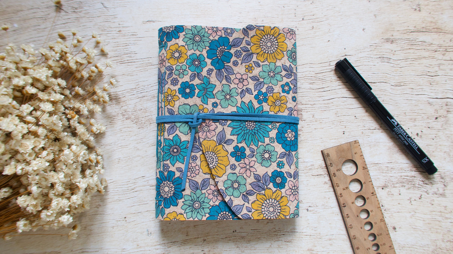 Carnet écriture liège format B6 reliure artisanale motif floral ensoleillé