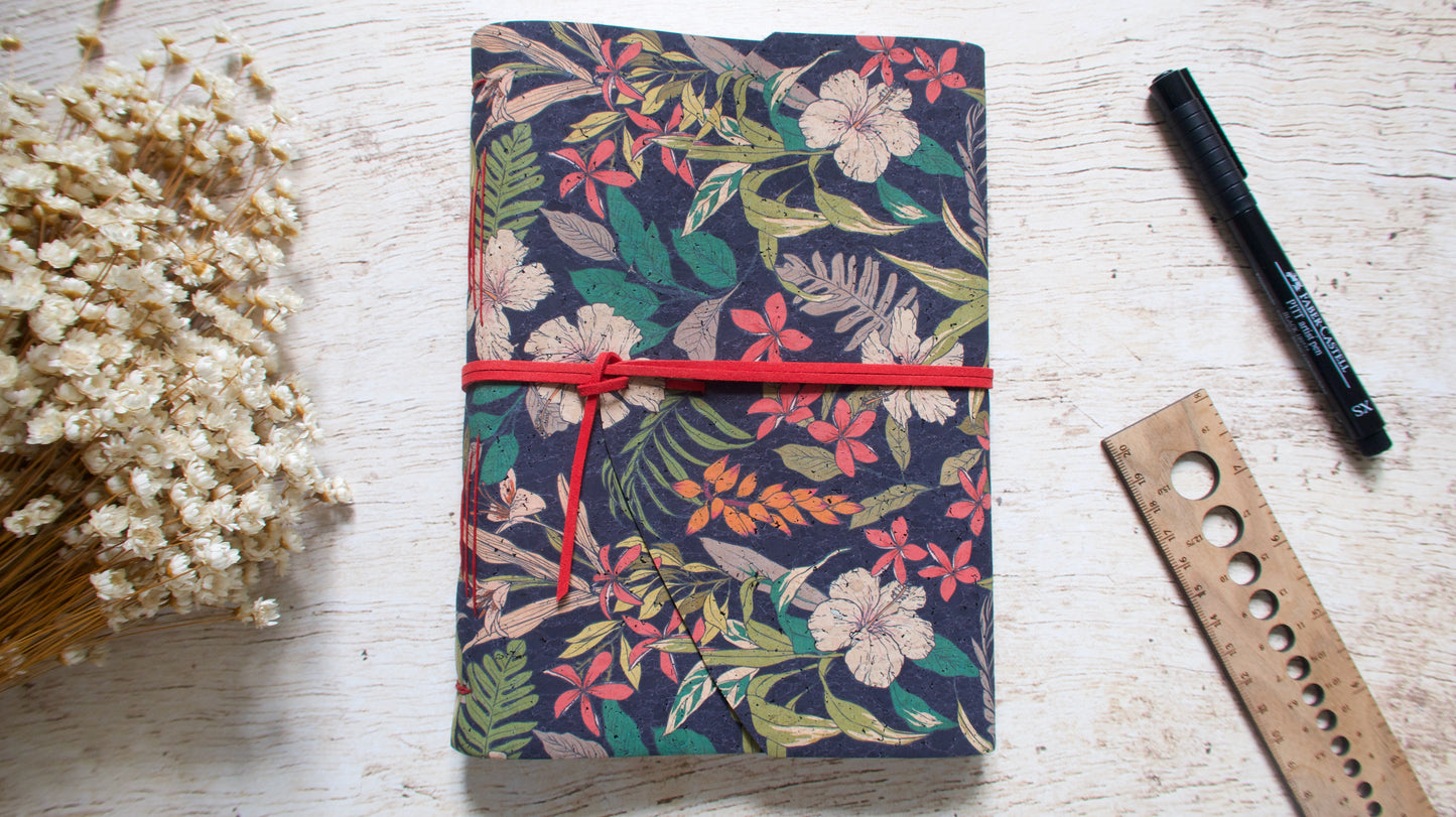 Carnet notes artisanal fait main format A5 couverture en liège à motif floral tropical