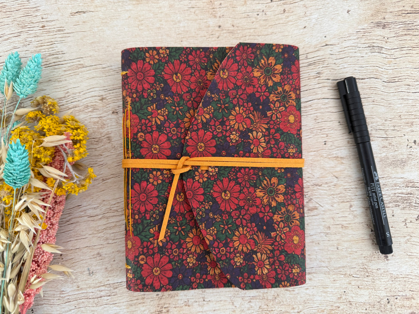 Carnet écriture liège format B6 reliure artisanale motif jardin floral