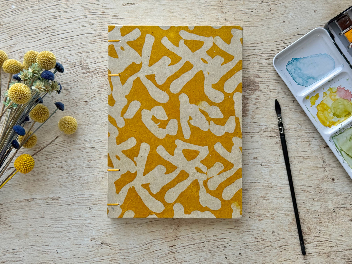 Carnet d'aquarelle A5 portrait Papier Fabriano Artistico couverture en papier lokta Mikado jaune