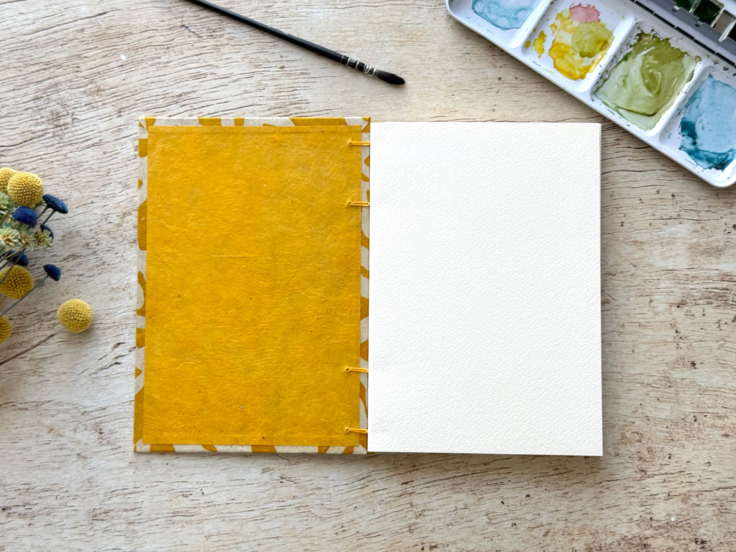 Carnet d'aquarelle A5 portrait - Reliure copte - Mikado jaune