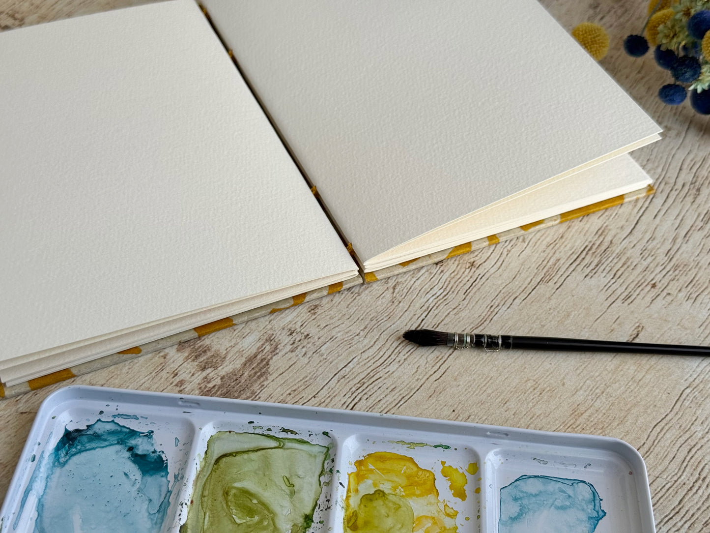 Carnet d'aquarelle A5 portrait - Reliure copte - Mikado jaune