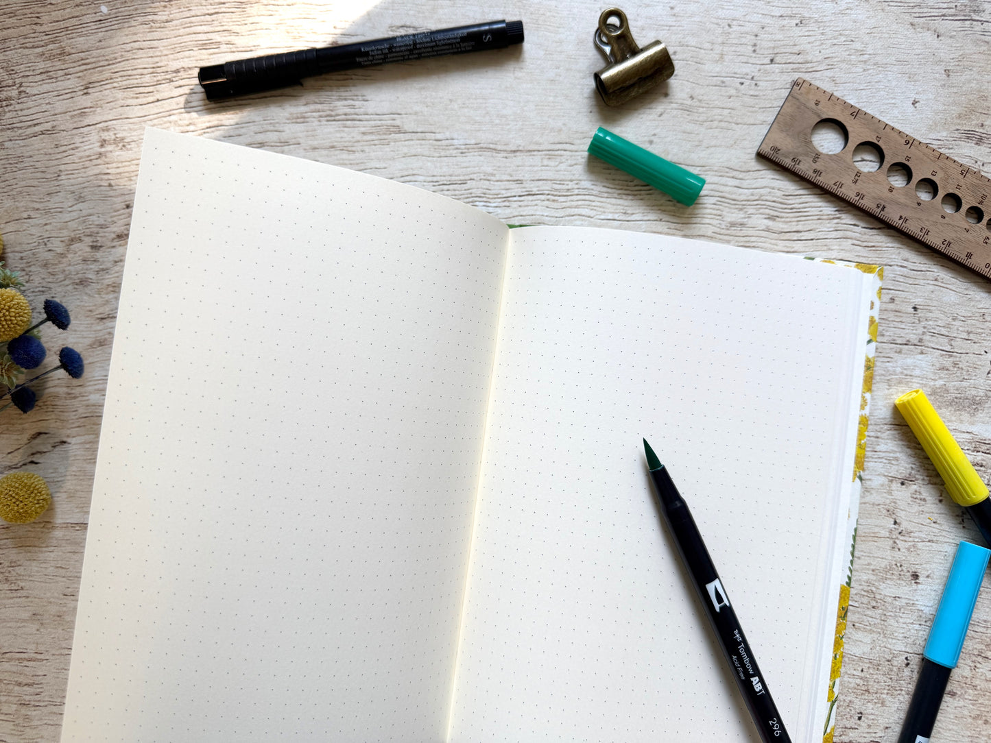 Bullet journal A5 fait main – carnet à points – Mimosa