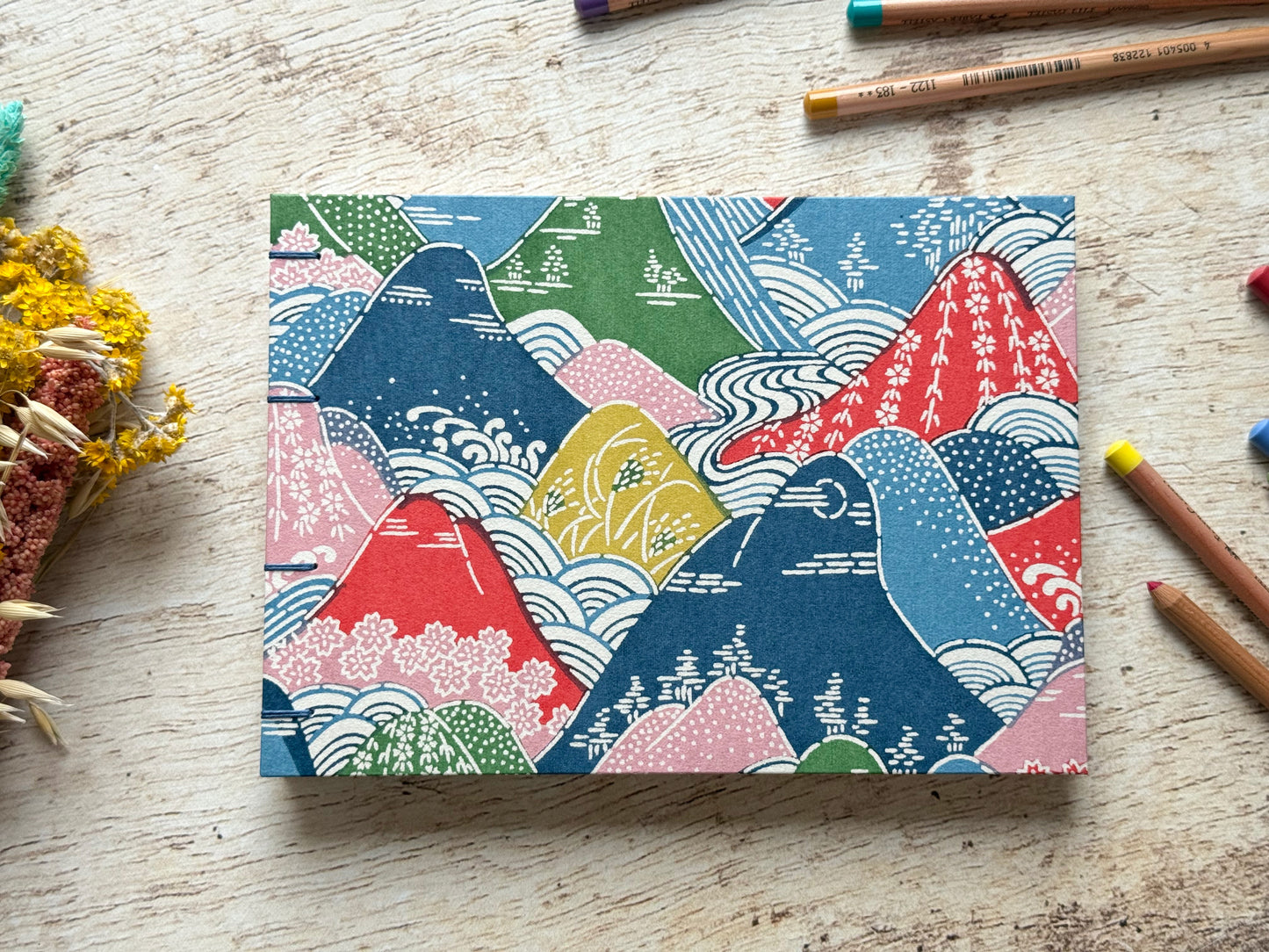 Carnet de croquis A5 paysage reliure copte fait main Montagnes rivières bleu