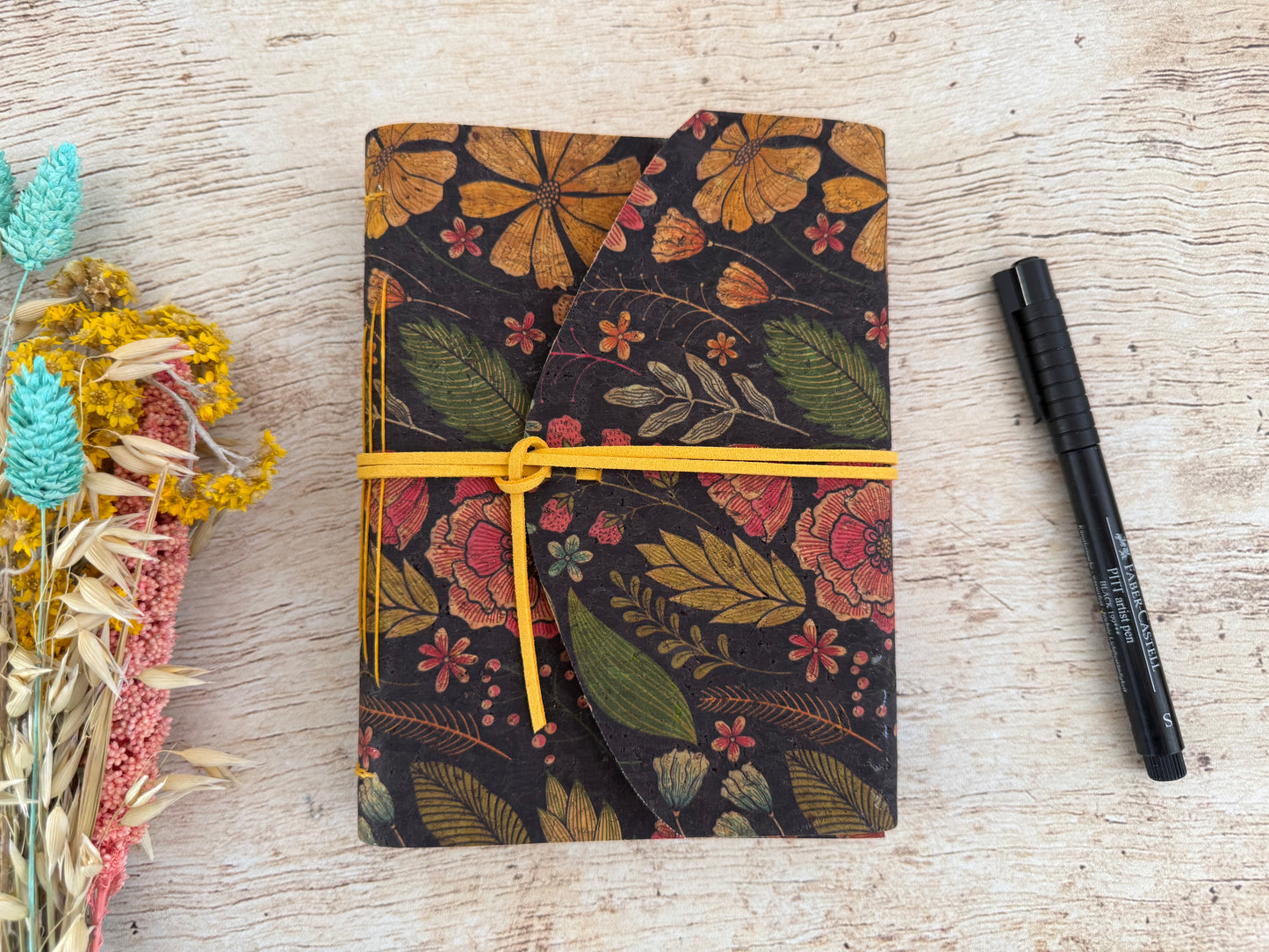 Carnet écriture liège format B6 reliure artisanale motif floral
