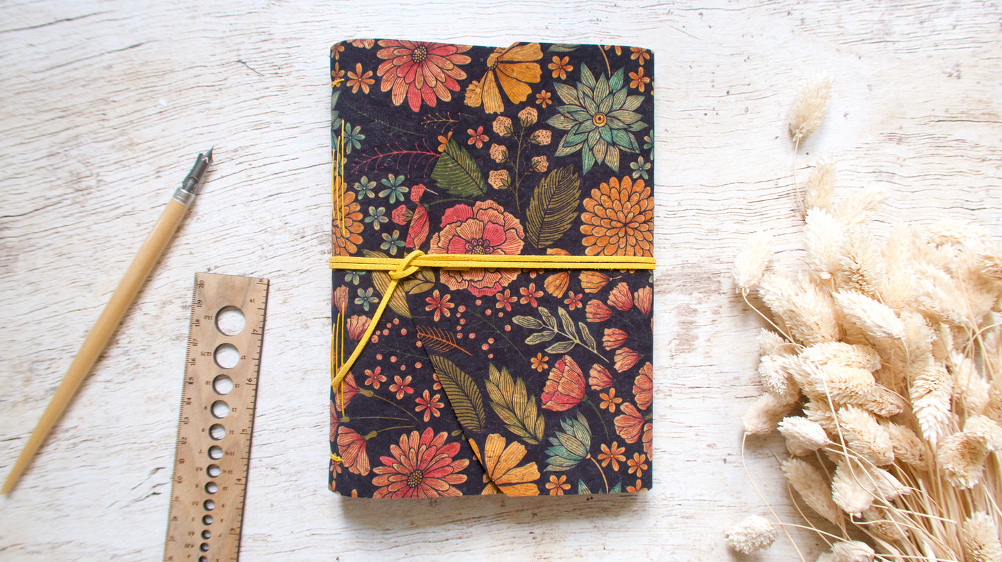 Carnet notes artisanal fait main format A5 couverture en liège à motif floral