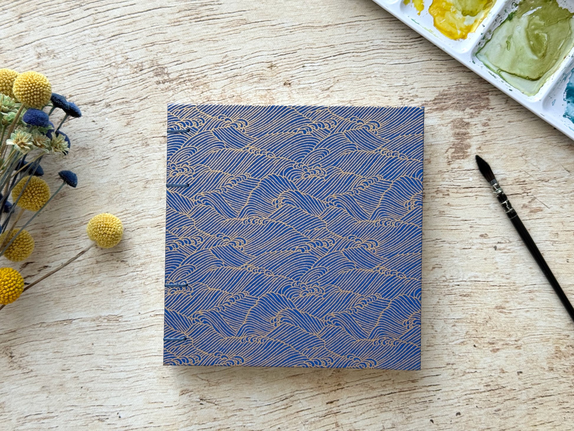 Carnet aquarelle carré Découverte 5 papiers couverture en papier japonais bleu nuit