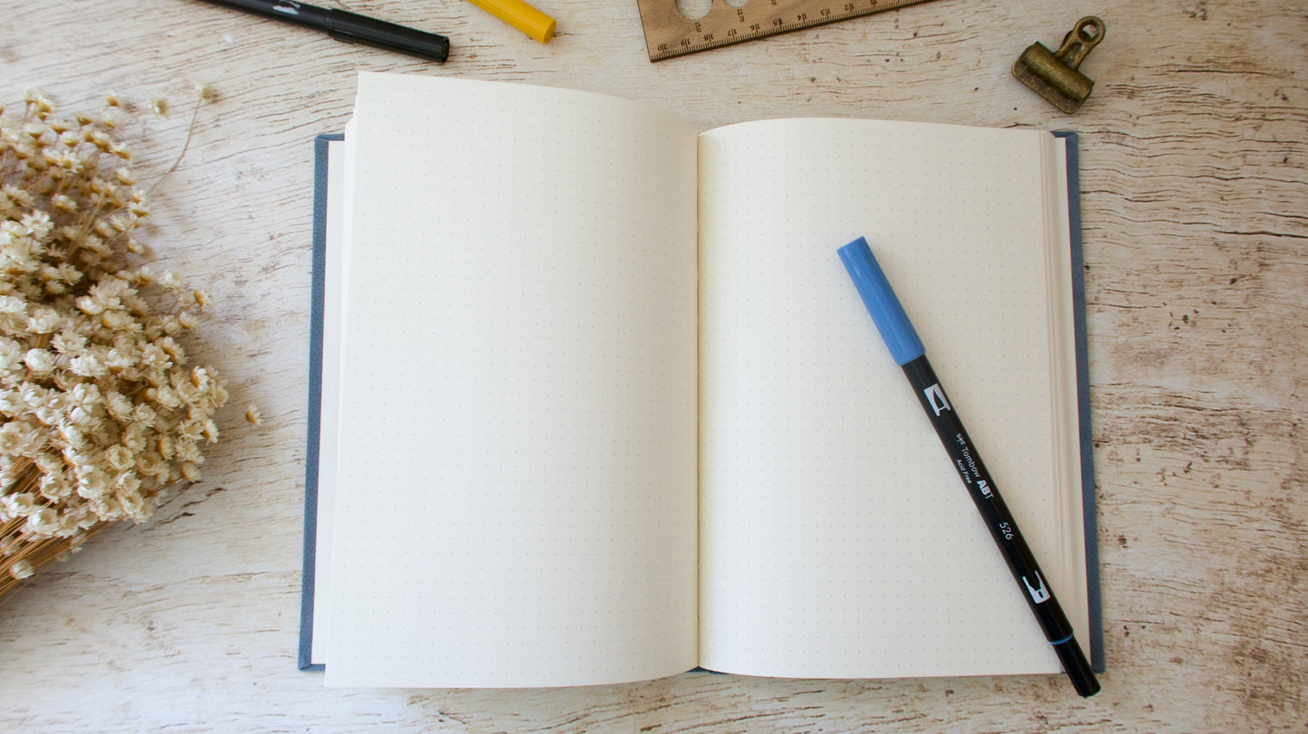 Bullet journal A5 fait main – carnet à points – Velours bleu pompadour