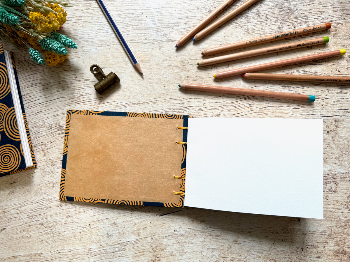 carnet de croquis A6 paysage ouvert à la première page