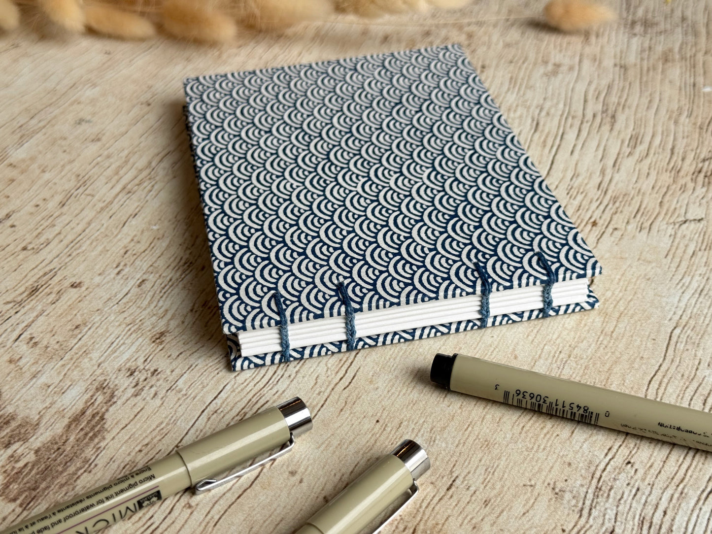 Carnet de croquis A6 paysage – reliure copte – fait main - Vagues bleu marine