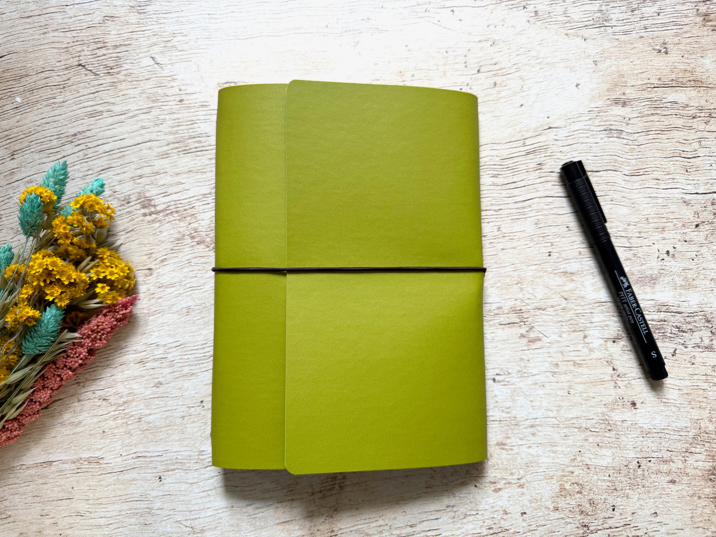 Carnet rechargeable fait main en matière végétale à base de pomme, couleurs et formats au choix